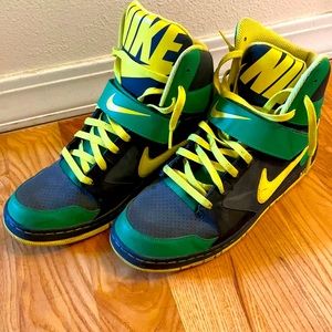 one of a kind Oregon Duck Nike sneakers, very lightly worn